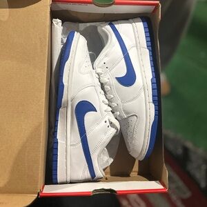 Preowned Dunks Size 9